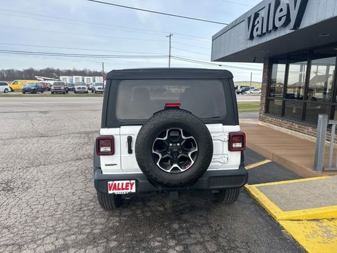 Used 2021 Jeep Wrangler Unlimited Sport image 4
