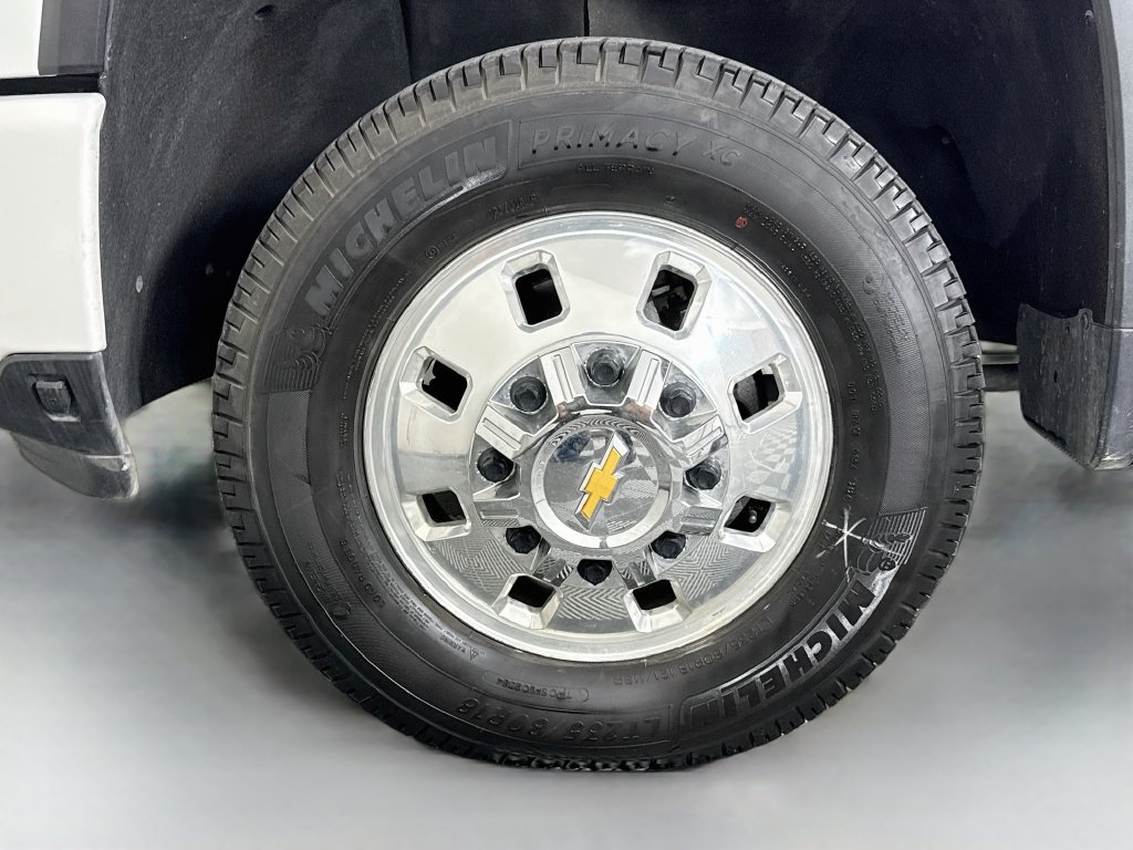 Used 2025 Chevrolet Silverado 3500 High Country w/ Technology Package AWD/4WD image 32