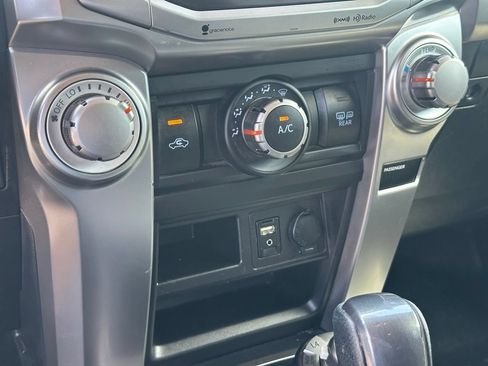 Used 2017 Toyota 4Runner SR5 AWD/4WD image 30