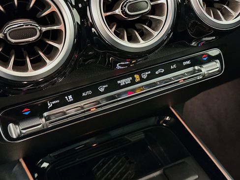 Used 2025 Mercedes-Benz GLB 250 GLB 250 image 23