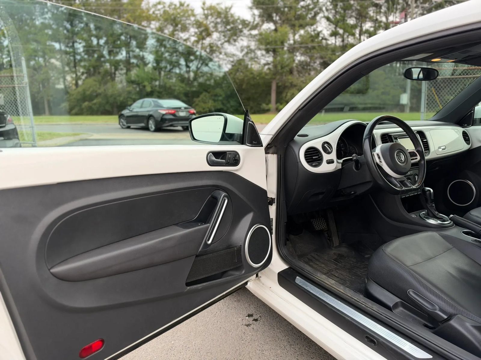 Used 2012 Volkswagen Beetle 2.5 FWD image 11