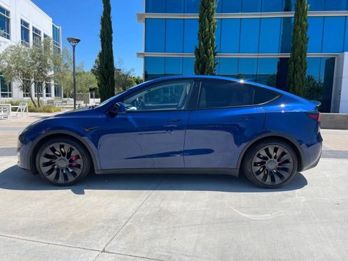 Used 2023 Tesla Model Y Performance AWD/4WD image 9