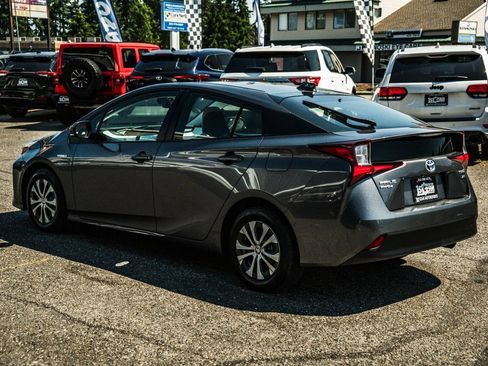 Used 2022 Toyota Prius XLE w/ Advanced Technology Package AWD/4WD image 17