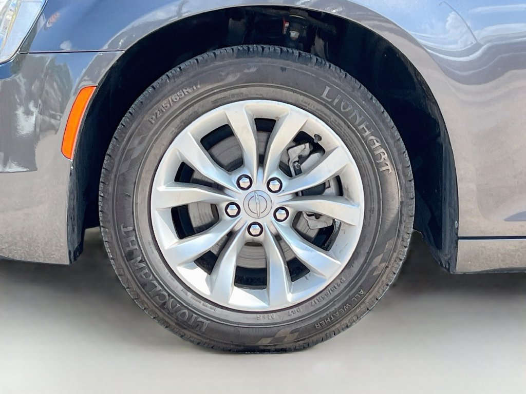 Used 2023 Chrysler 300 Touring RWD image 29