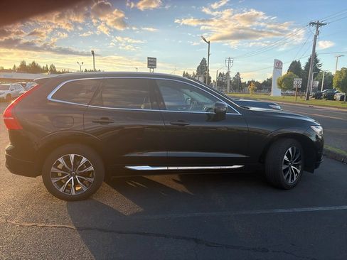 Used 2023 Volvo XC60 B5 Plus AWD/4WD image 2