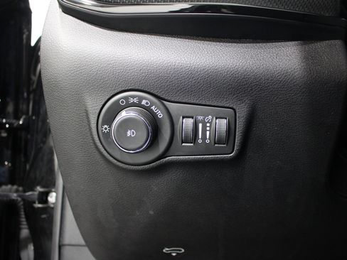 Used 2025 Jeep Compass Latitude w/ Altitude Special Edition AWD/4WD image 8