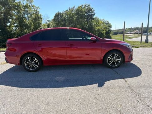 Used 2023 Kia Forte LXS FWD image 2