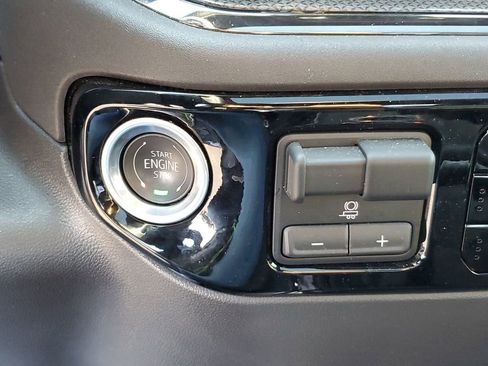 Used 2024 Chevrolet Silverado 1500 ZR2 image 26