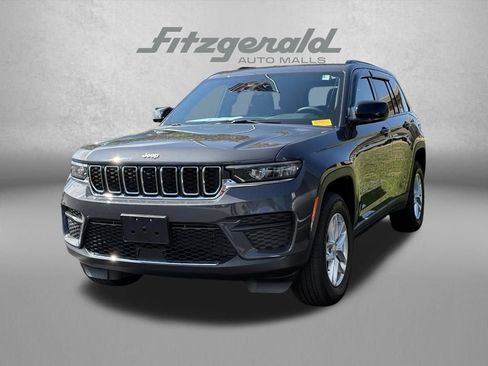 Used 2025 Jeep Grand Cherokee Laredo X w/ Luxury Tech Group I AWD/4WD image 3