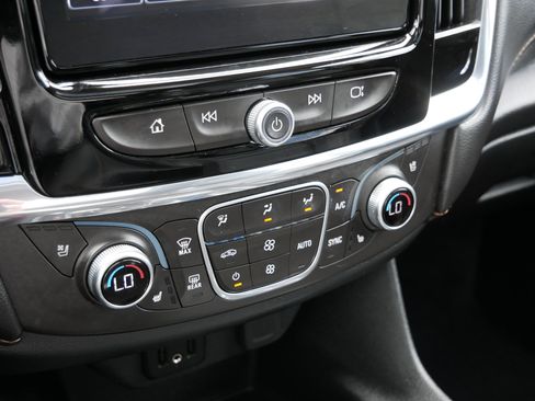 Used 2018 Chevrolet Traverse Premier AWD/4WD image 23