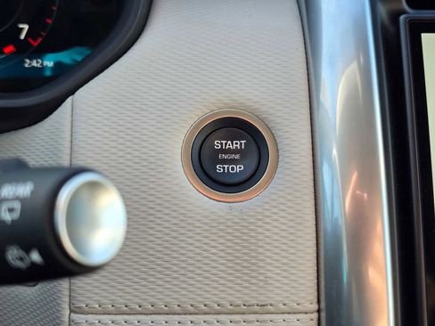 Used 2025 Land Rover Discovery Dynamic SE image 34