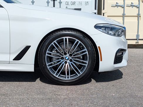 Used 2017 BMW 530i RWD image 11