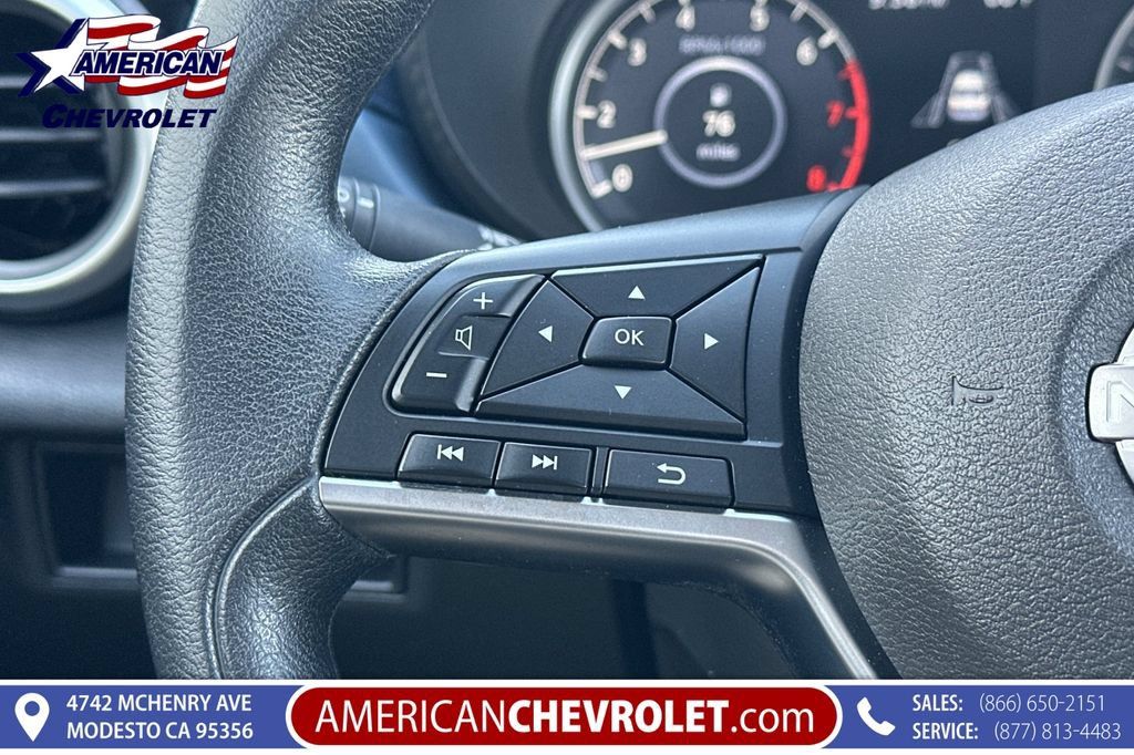 Used 2025 Nissan Versa SV FWD image 31