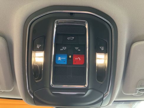 Used 2023 Jeep Grand Cherokee Limited image 23