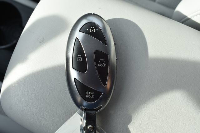 Used 2025 Hyundai Kona Limited AWD/4WD image 34