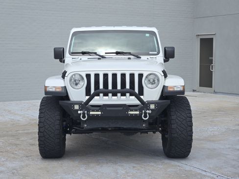 Used 2018 Jeep Wrangler Unlimited Sahara AWD/4WD image 2