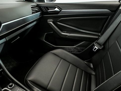 Used 2023 Volkswagen Jetta SE w/ Panoramic Sunroof Package image 24