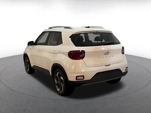 Used 2026 Hyundai Venue SEL FWD image 10