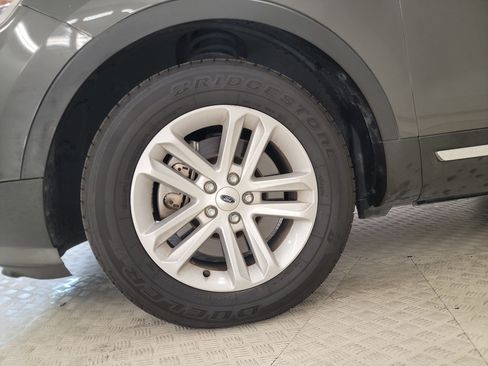 Used 2017 Ford Explorer XLT w/ Equipment Group 202A FWD image 10