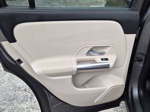 Used 2022 Mercedes-Benz GLA 250 4MATIC w/ Premium Package Lite image 16