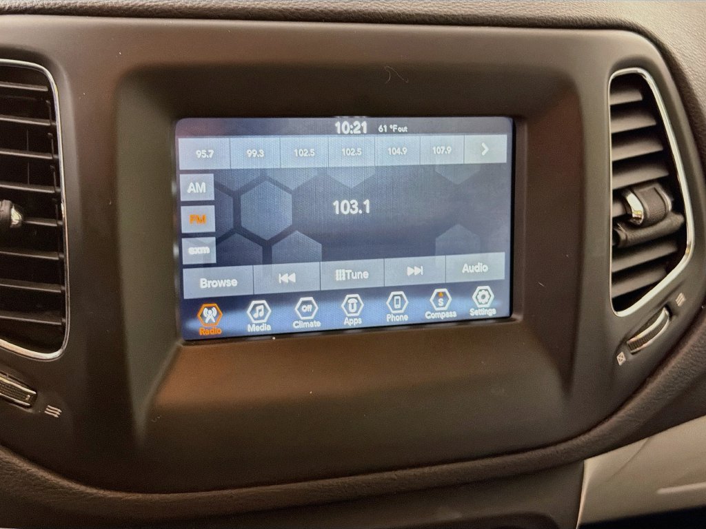 Used 2020 Jeep Compass Latitude FWD image 16