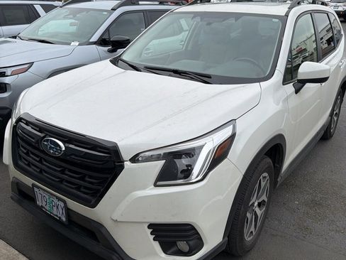 Used 2023 Subaru Forester Premium image 1