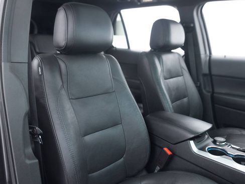 Used 2015 Ford Explorer Limited w/ Equipment Group 301A AWD/4WD image 28