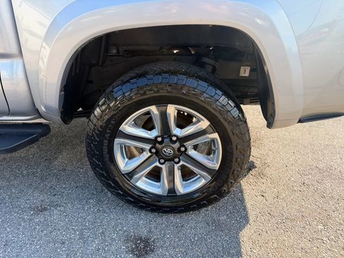 Used 2016 Toyota Tacoma Limited w/ Towing Package AWD/4WD image 4