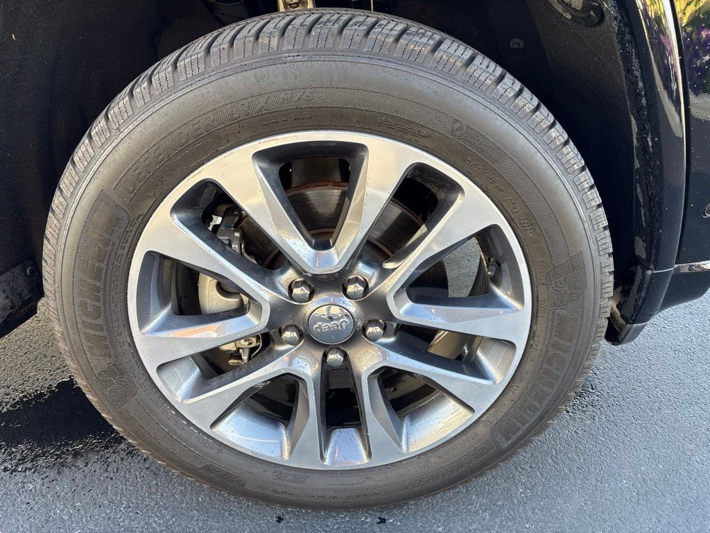 Used 2018 Jeep Grand Cherokee Overland AWD/4WD image 13