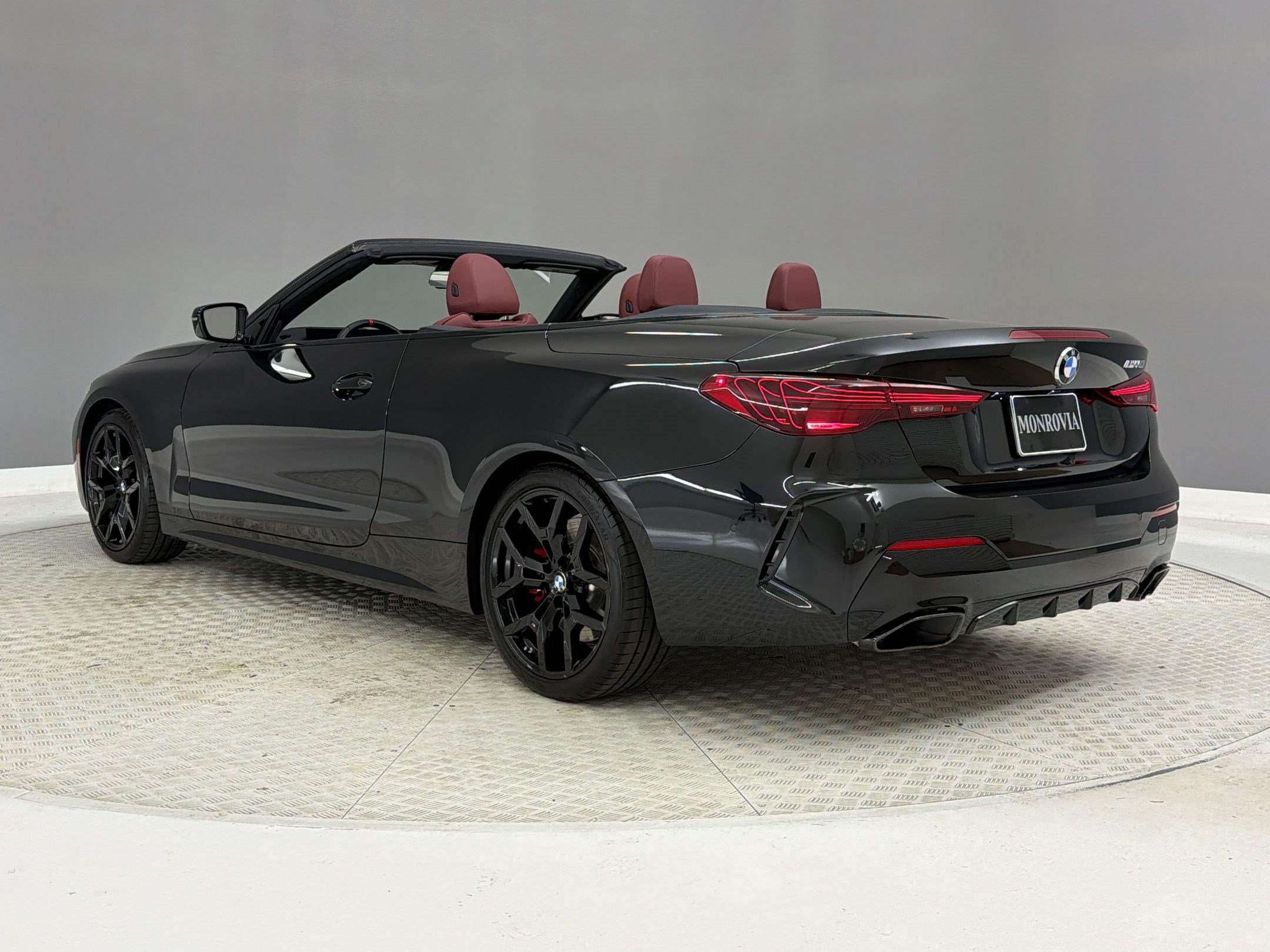 Used 2025 BMW M440i Convertible w/ Premium Package RWD image 3