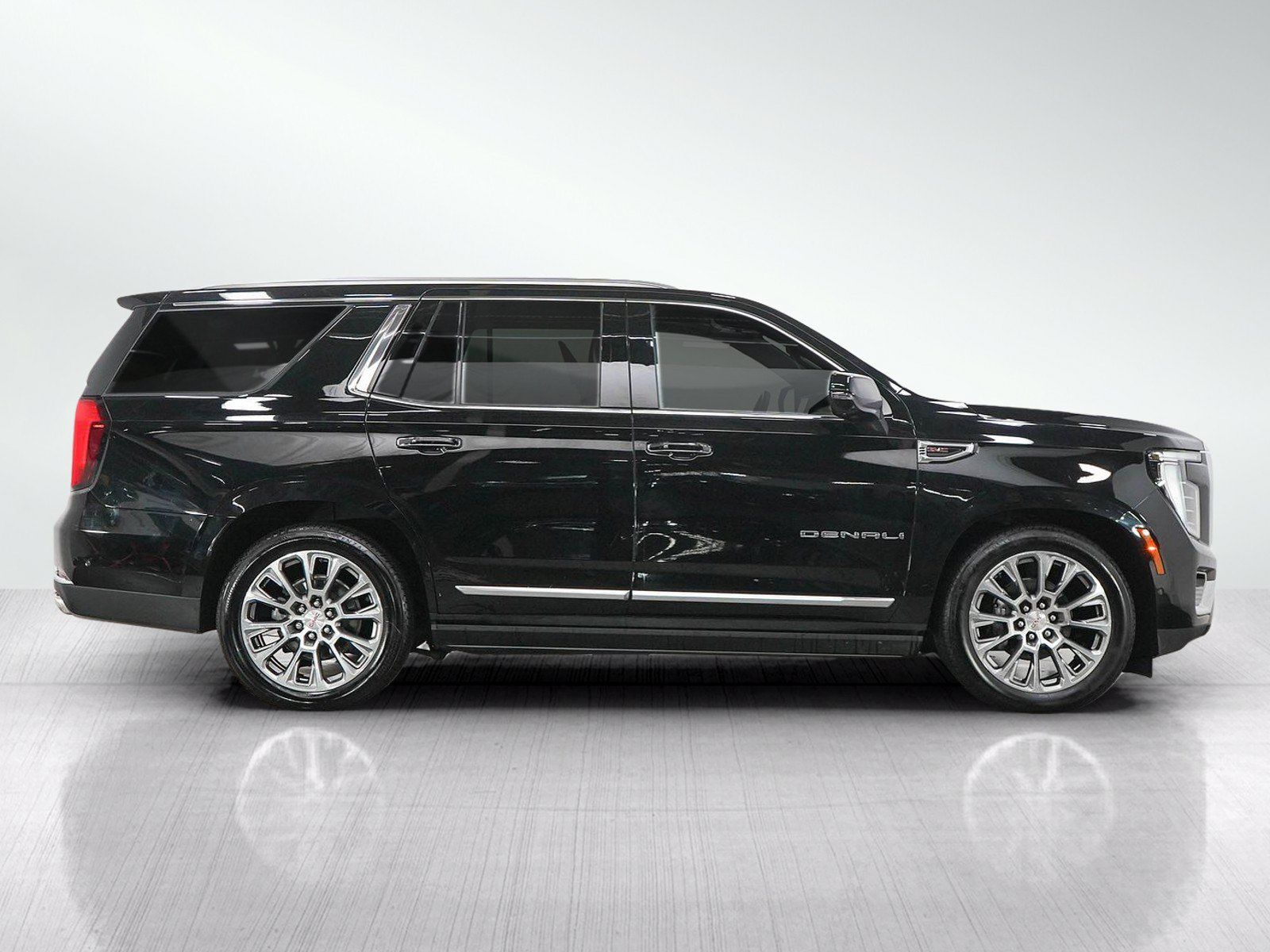 Used 2025 GMC Yukon Denali w/ Denali Reserve Package AWD/4WD image 6