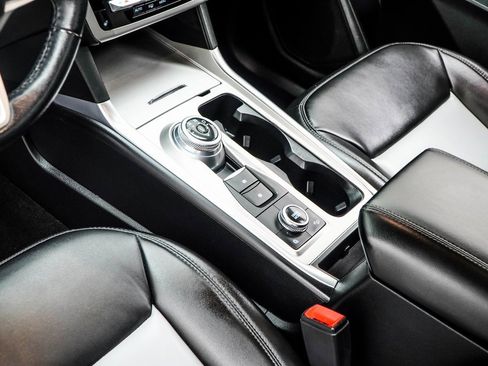 Used 2022 Ford Explorer XLT w/ Equipment Group 202A image 16