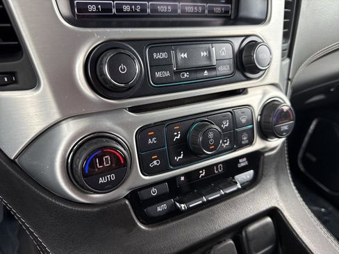 Used 2020 GMC Yukon XL SLE w/ SLE Value Package image 6