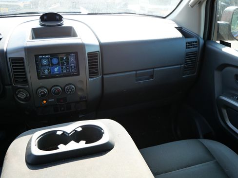 Used 2015 Nissan Titan S AWD/4WD image 11