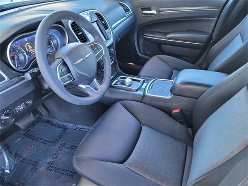 Used 2022 Chrysler 300 Touring image 12