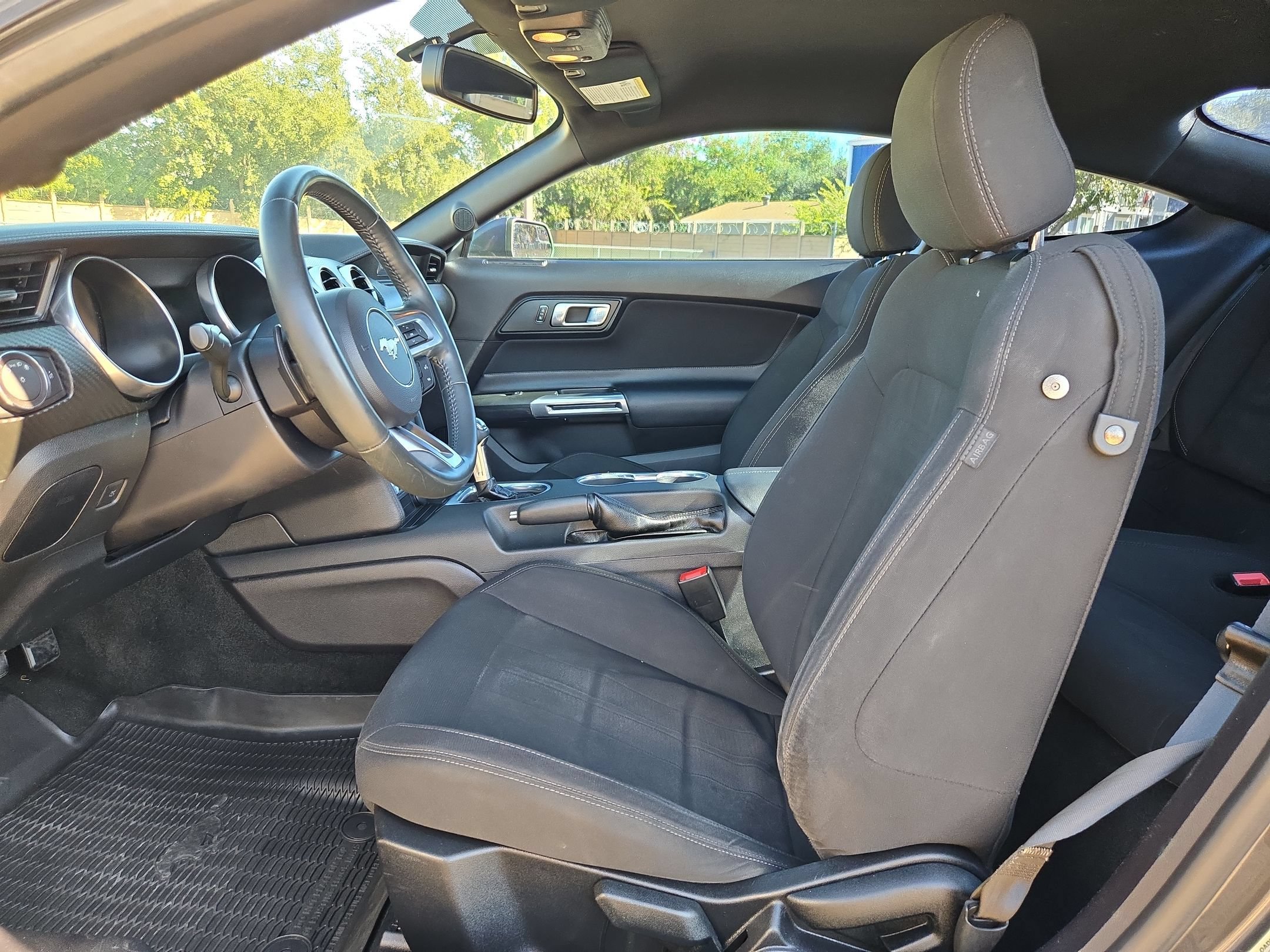 Used 2018 Ford Mustang Coupe RWD image 9