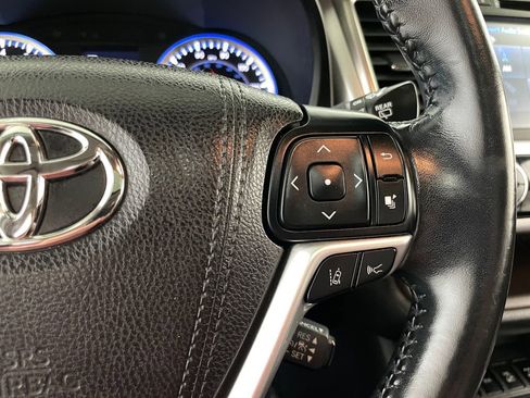 Used 2017 Toyota Highlander XLE AWD/4WD image 31