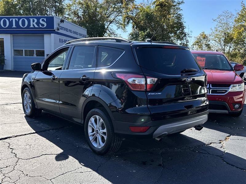 Used 2017 Ford Escape SE w/ Equipment Group 201A AWD/4WD image 3