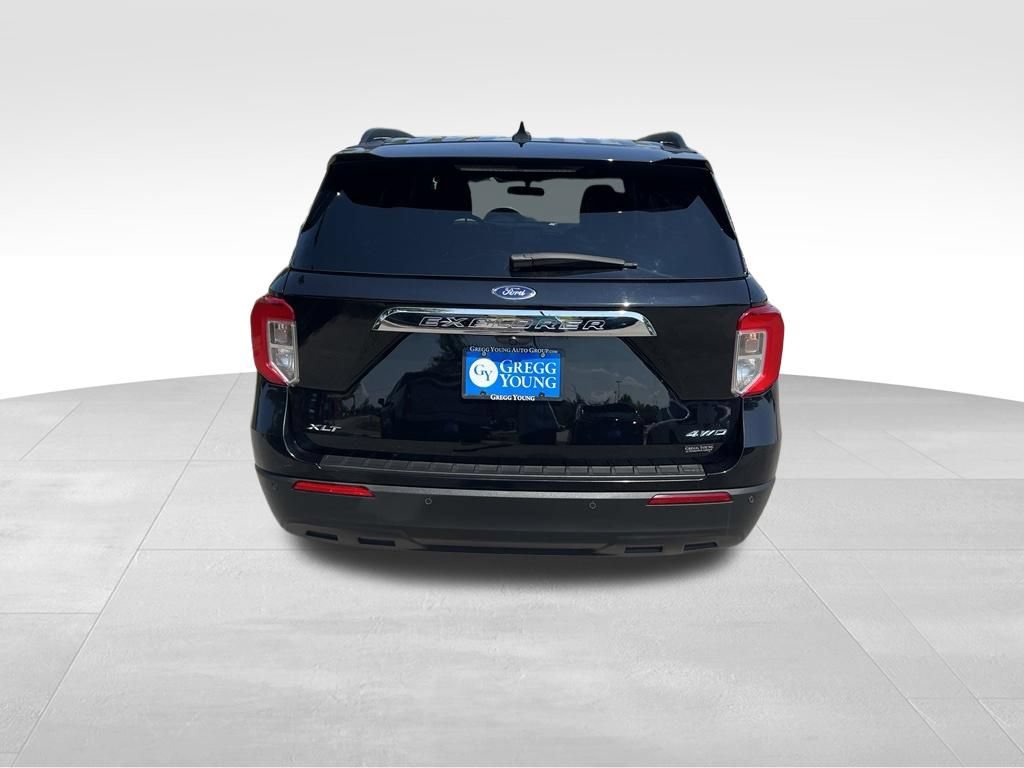 Used 2024 Ford Explorer XLT AWD/4WD image 5