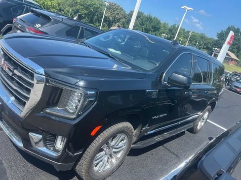 Used 2022 GMC Yukon XL SLT w/ SLT Premium Package AWD/4WD image 2