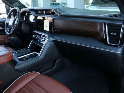 Used 2025 GMC Sierra 2500 Denali Ultimate image 40