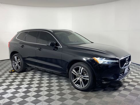 Used 2021 Volvo XC60 T5 Momentum w/ Premium Package image 6