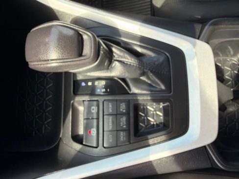 Used 2021 Toyota RAV4 LE AWD/4WD image 25