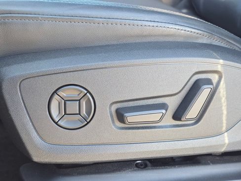 Used 2022 Audi Q3 2.0T Premium w/ Convenience Package AWD/4WD image 37