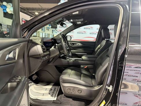 Used 2025 Chevrolet Traverse LT image 23