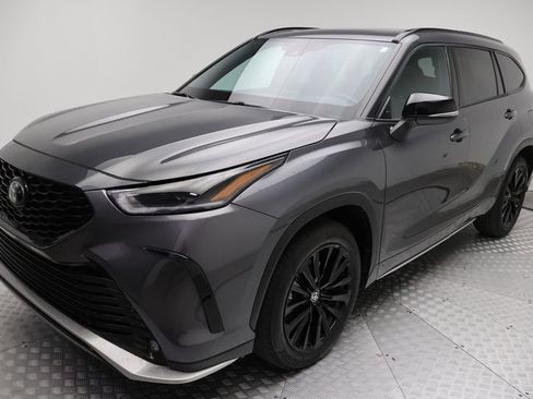 Certified 2025 Toyota Highlander XSE image 2