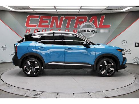 New 2026 Nissan Kicks SR image 5