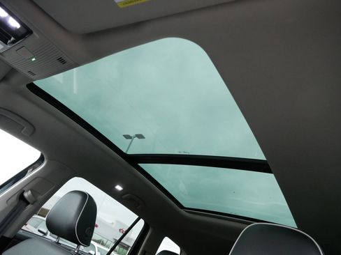 Certified 2024 Volkswagen Atlas SEL Premium R-Line image 34