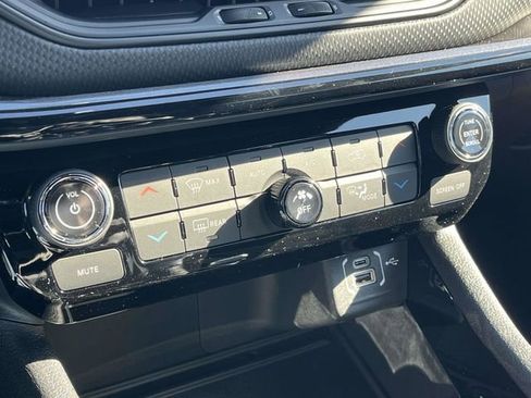 New 2026 Jeep Compass Latitude w/ Sun and Sound Group AWD/4WD image 22