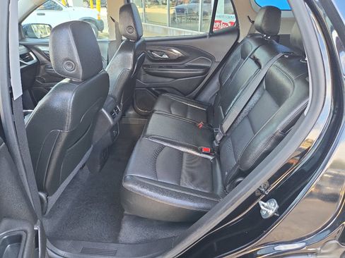 Used 2024 GMC Terrain SLT image 22